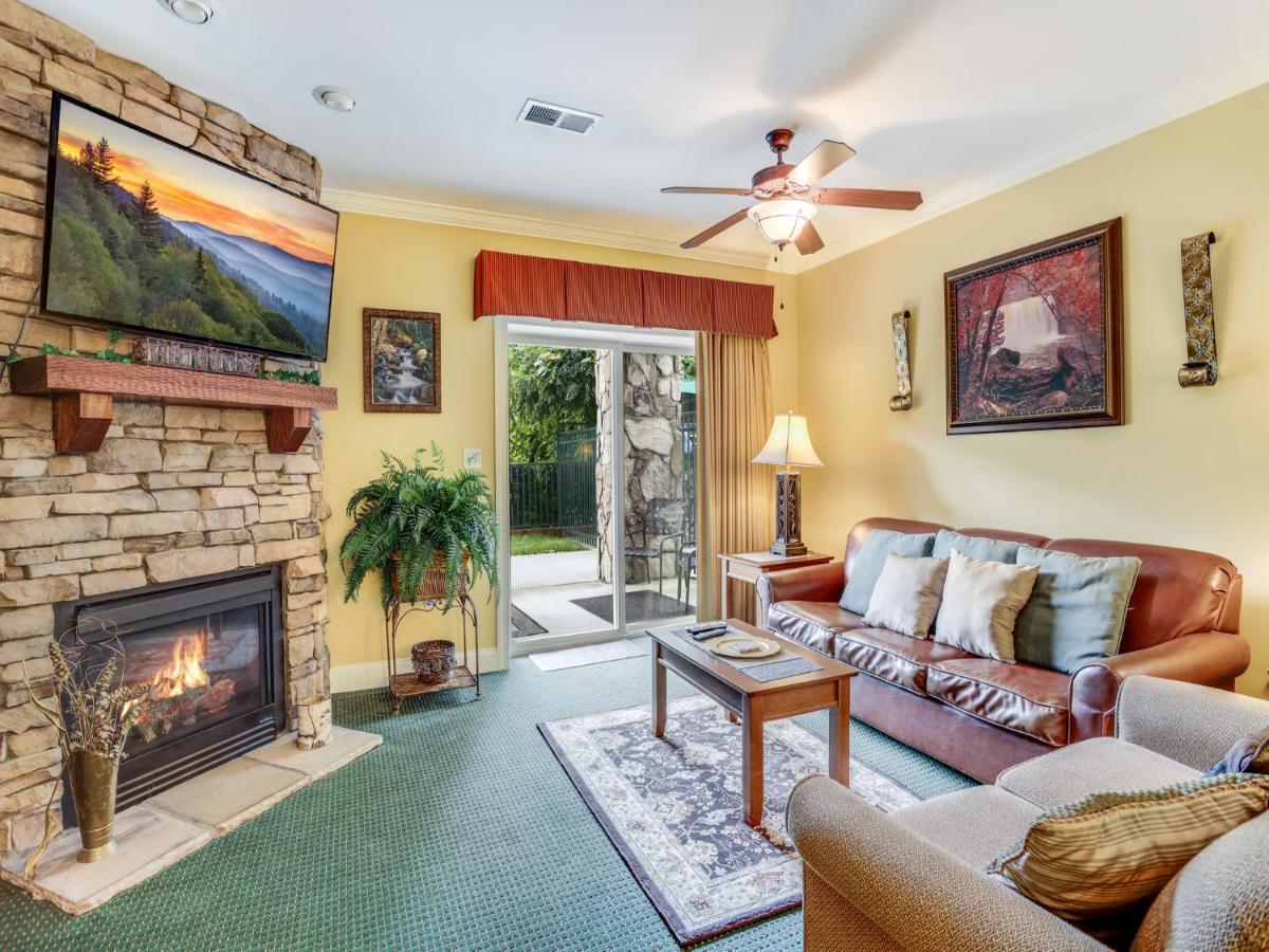 Downtown Delight, 2 Bedrooms, Pool, Hot Tub, Sleeps 6 Gatlinburg Esterno foto