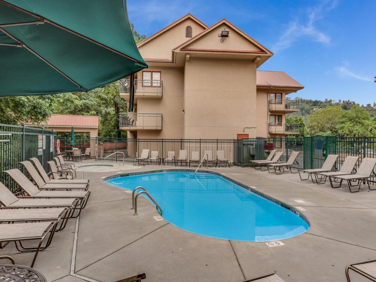 Downtown Delight, 2 Bedrooms, Pool, Hot Tub, Sleeps 6 Gatlinburg Esterno foto