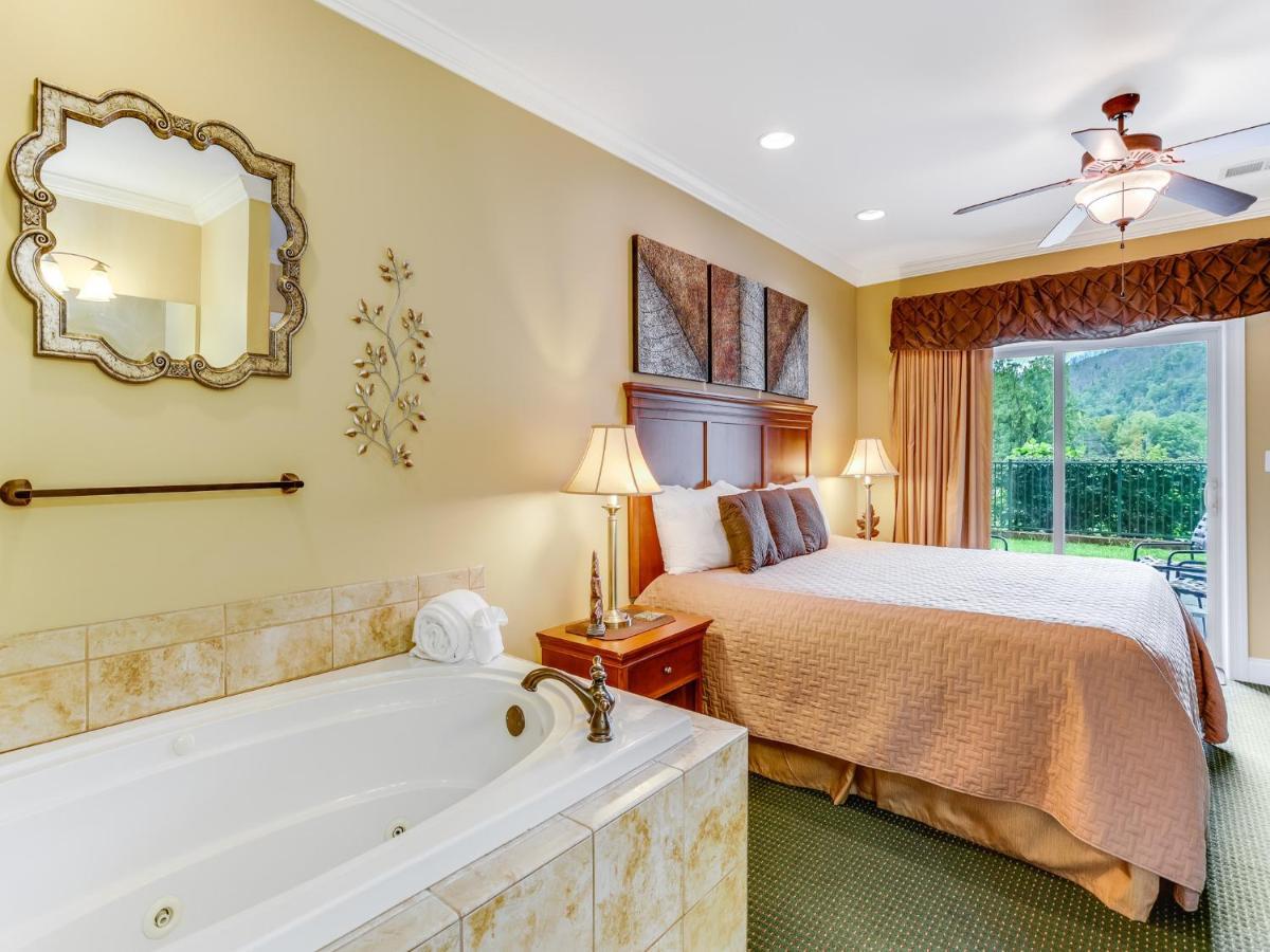 Downtown Delight, 2 Bedrooms, Pool, Hot Tub, Sleeps 6 Gatlinburg Esterno foto