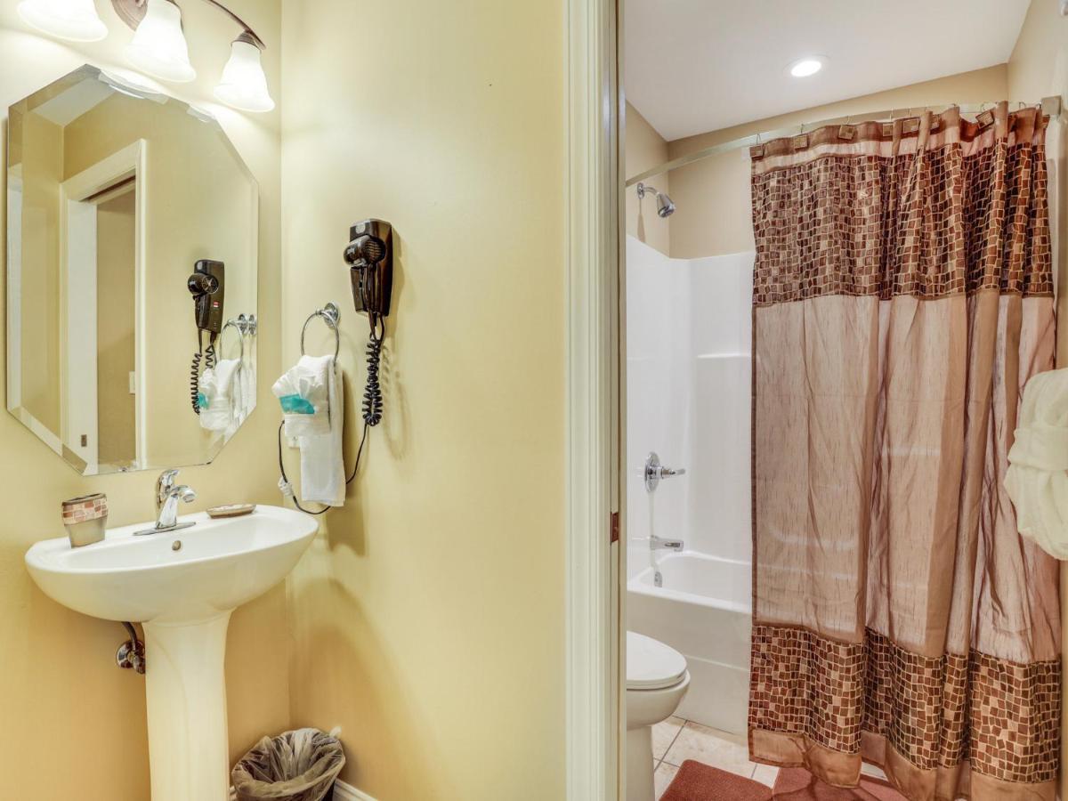 Downtown Delight, 2 Bedrooms, Pool, Hot Tub, Sleeps 6 Gatlinburg Esterno foto