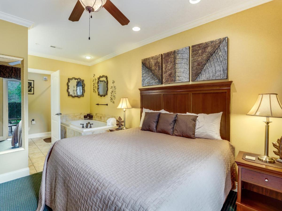 Downtown Delight, 2 Bedrooms, Pool, Hot Tub, Sleeps 6 Gatlinburg Esterno foto