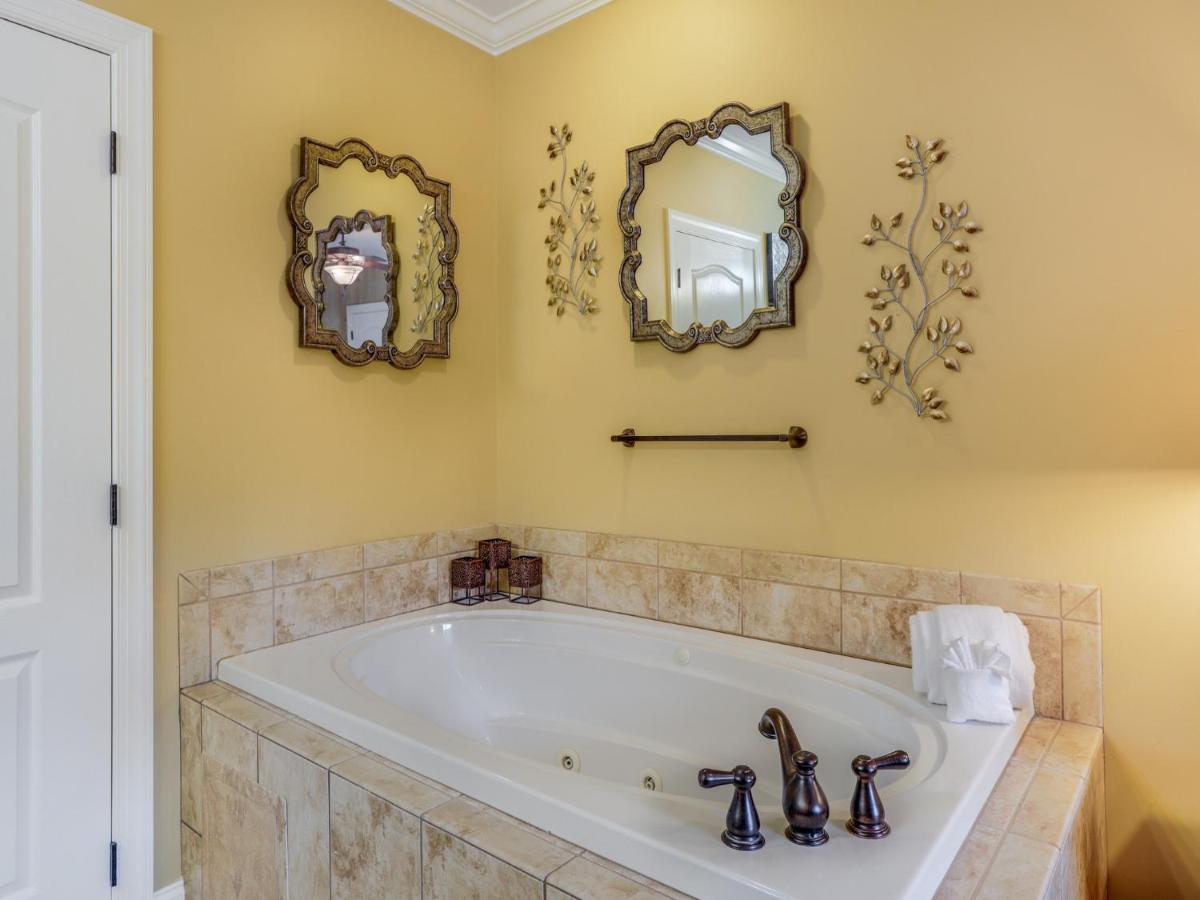 Downtown Delight, 2 Bedrooms, Pool, Hot Tub, Sleeps 6 Gatlinburg Esterno foto